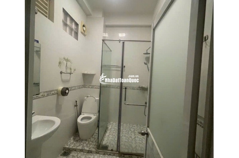 Bán nhà đẹp Măt Tiền Q.4, Gần Tân Vĩnh, 5,2m x 10m, 4 tầng, Giá nhỉnh 8 tỷ.